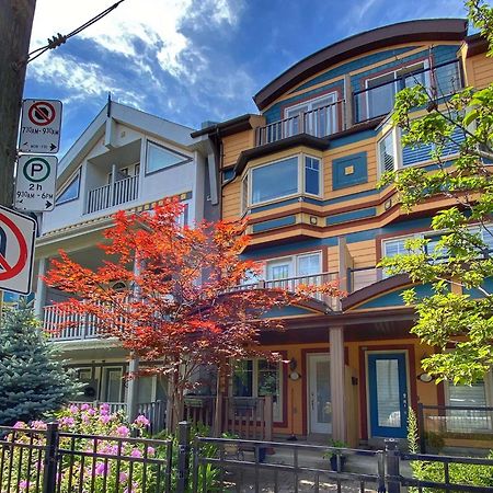 Stunning Rooms In Townhouse Across The Beach Toronto Exteriör bild