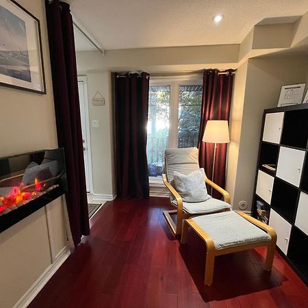 Stunning Rooms In Townhouse Across The Beach Toronto Exteriör bild