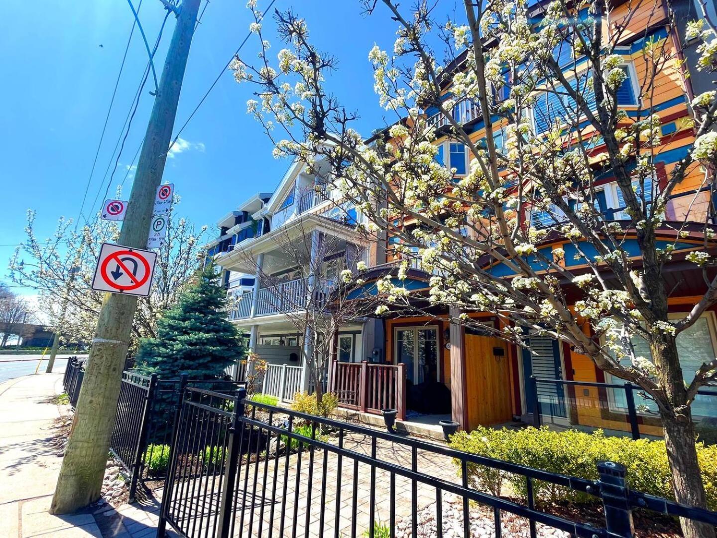 Stunning Rooms In Townhouse Across The Beach Toronto Exteriör bild